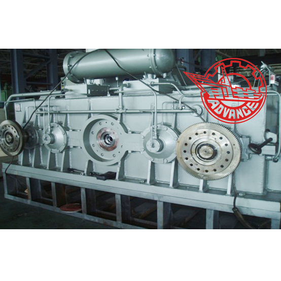 2GWH系列（雙機(jī)并車）船用齒輪箱.png